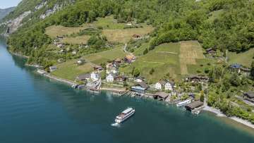 Quinten am Walensee mit dem Walenseeschiff von oben fotografiert.