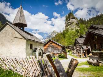 Kirche, Walserdorf, UNESCO Weltnaturebe Tektonikarena Sardona, Sankt Martin, Taminatal, Berge, Calfeisental, Walsersiedlung, St.Martin