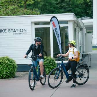 Start bei der E-Bike Station in Bad Ragaz © Kevin Wildhaber