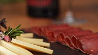 Käse und Trockefleisch © Wine Tours Switzerland