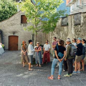 A scenic guided tour in Maienfeld © Kevin Wildhaber