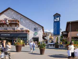 Shopping im Landquart Fashion Outlet Eingangsportal des Landquart Fashion Outlet