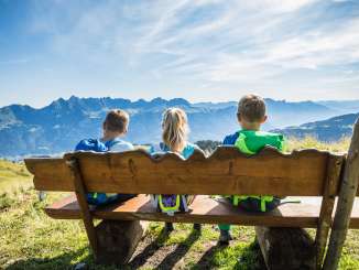 Kinder, Berge, Sonne