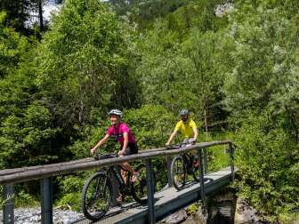 bikernetzwerk, ebike, blauer Himmel, Taminatal, Sonne, Kunkels