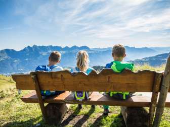 Kinder, Berge, Sonne
