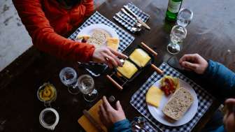 Raclette essen © Kevin Wildhaber