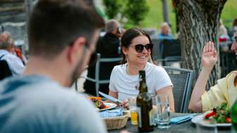 Die Vorspeise im Restaurant Heidihof in Maienfeld geniessen. © Kevin Wildhaber