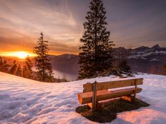 Sonnenbänkli im Winter mit Blick auf den Walensee