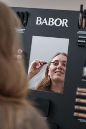 26 TT Wellness Gesichtsbehandlung MakeUp Workshop Spiegel 30