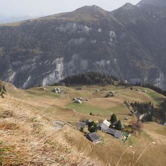 Idyllische Bergterrasse Vättnerberg; © Alpinasol.ch