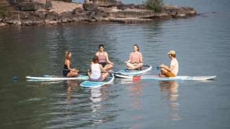 SUP Yoga auf dem Walensee © Thomas Kessler Visuals