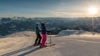 Skifahren_Pizol_Genuss-Skifahren Winterzauber, Pizol, Genussskifahren, Schnee, blauer Himmel, Berge, verschneite Tannen, Sonne, Tal, verschneite Berge, Alpen, Aussicht, Gipfel