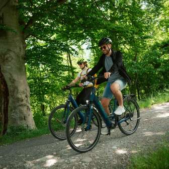 Exploring the Bündner Herrschaft region by e-bike. © Kevin Wildhaber