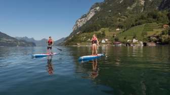 SUP Yoga auf dem Walensee SUP Yoga auf dem Walensee
