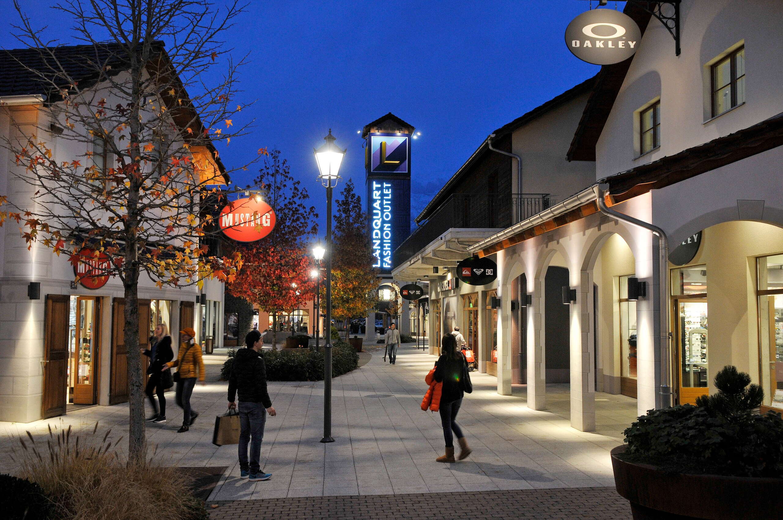 Landquart Fashion Outlet im Abendlicht