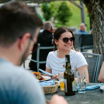 Die Vorspeise im Restaurant Heidihof in Maienfeld geniessen. © Kevin Wildhaber
