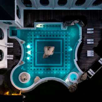 Aussenbad der Tamina Therme von oben fotografiert