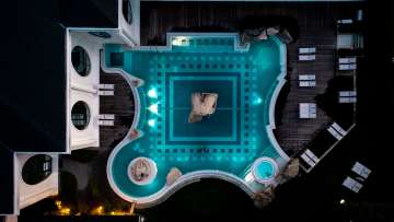 Aussenbad der Tamina Therme von oben fotografiert