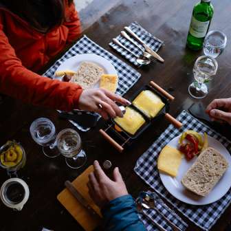 Raclette essen © Kevin Wildhaber