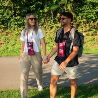 Spaziergang entlang des Seeufers © Heidiland Tourismus / Kevin Wildhaber