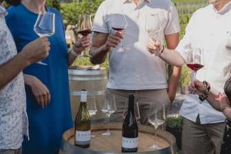 Wein degustieren © Weingut Davaz