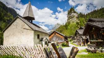 Kirche, Walserdorf, UNESCO Weltnaturebe Tektonikarena Sardona, Sankt Martin, Taminatal, Berge, Calfeisental, Walsersiedlung, St.Martin