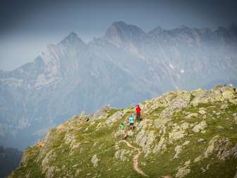 Wanderung, Alpine Wanderung, Falten, Welterbeweg, UNESCO Weltnaturebe Tektonikarena Sardona, Alpenbildung, Berge, Welterbe Sardona, Felsen, Saronda-Welterbe-Weg, Thomas Kessler Visuals, Alpen