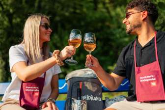 Wine tasting by the lake © Heidiland Tourismus / Kevin Wildhaber