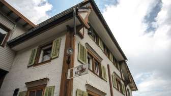 Aussenansicht Hotel Alpenhof in Weisstannen