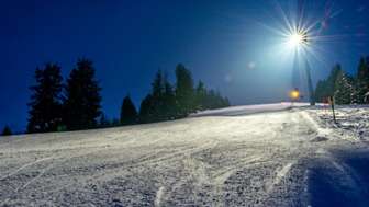 Nachtskifahren und Nachtschlitteln