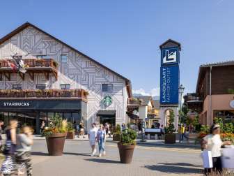Eingangsportal des Landquart Fashion Outlet