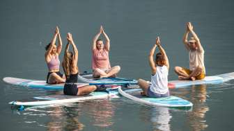 SUP Yoga auf dem Walensee © Thomas Kessler Visuals