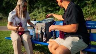 Inhalt des Rucksacks erkunden © Heidiland Tourismus / Kevin Wildhaber