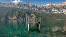 Steg im Walensee mit Churfirsten im Hintergrund